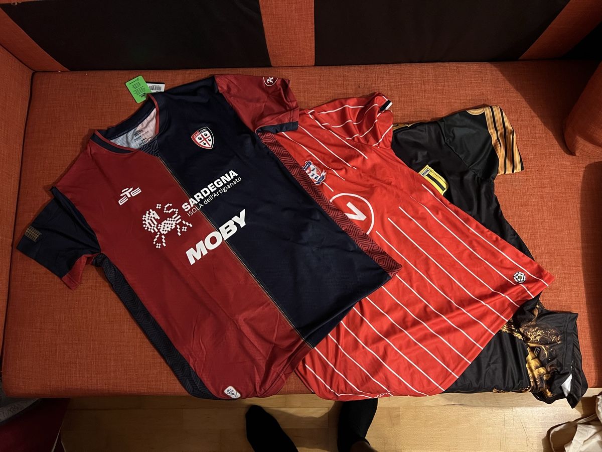 Canottiere & Pantaloni: 3 Fussball Trikots – Nuovo (secondo la descrizione) da Niederhasli venduto da joe_tg2d