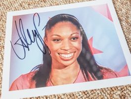 Allyson Felix - Autogramm auf Foto