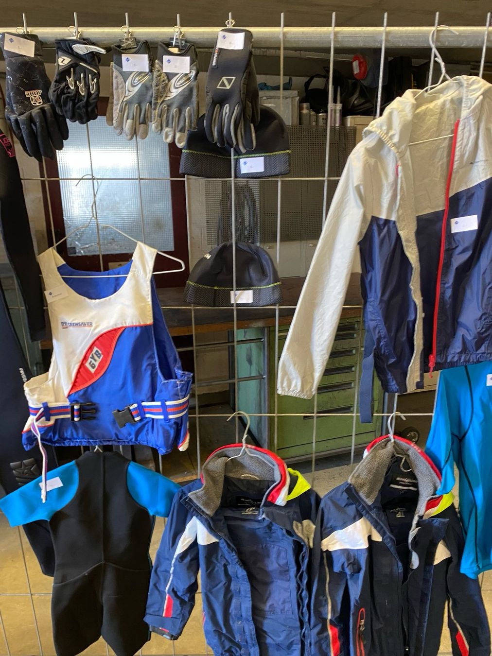 Lotti & Set di vestiti: Habits, chaussure nautique – Usato da St-Blaise venduto da Windy2 1