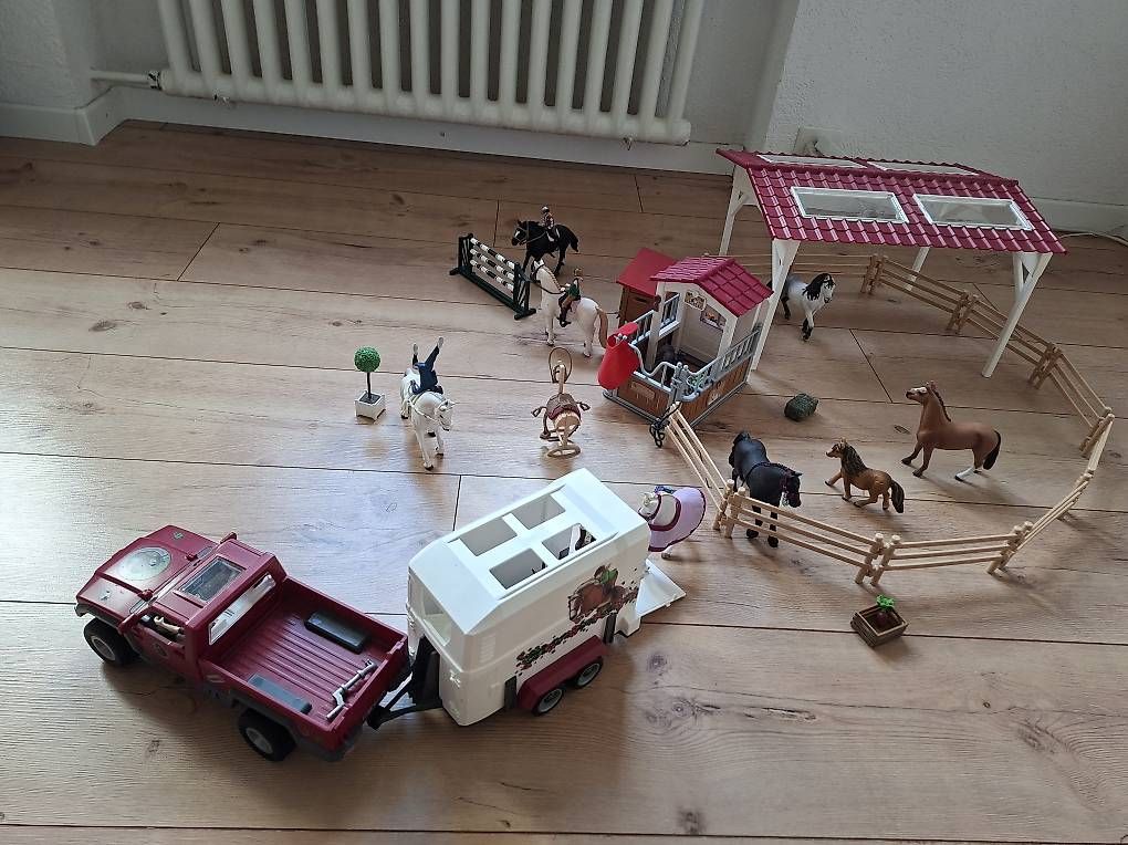 Giocattoli: Schleich Pferdehof Set – Usato da Landquart venduto da rofo29 1