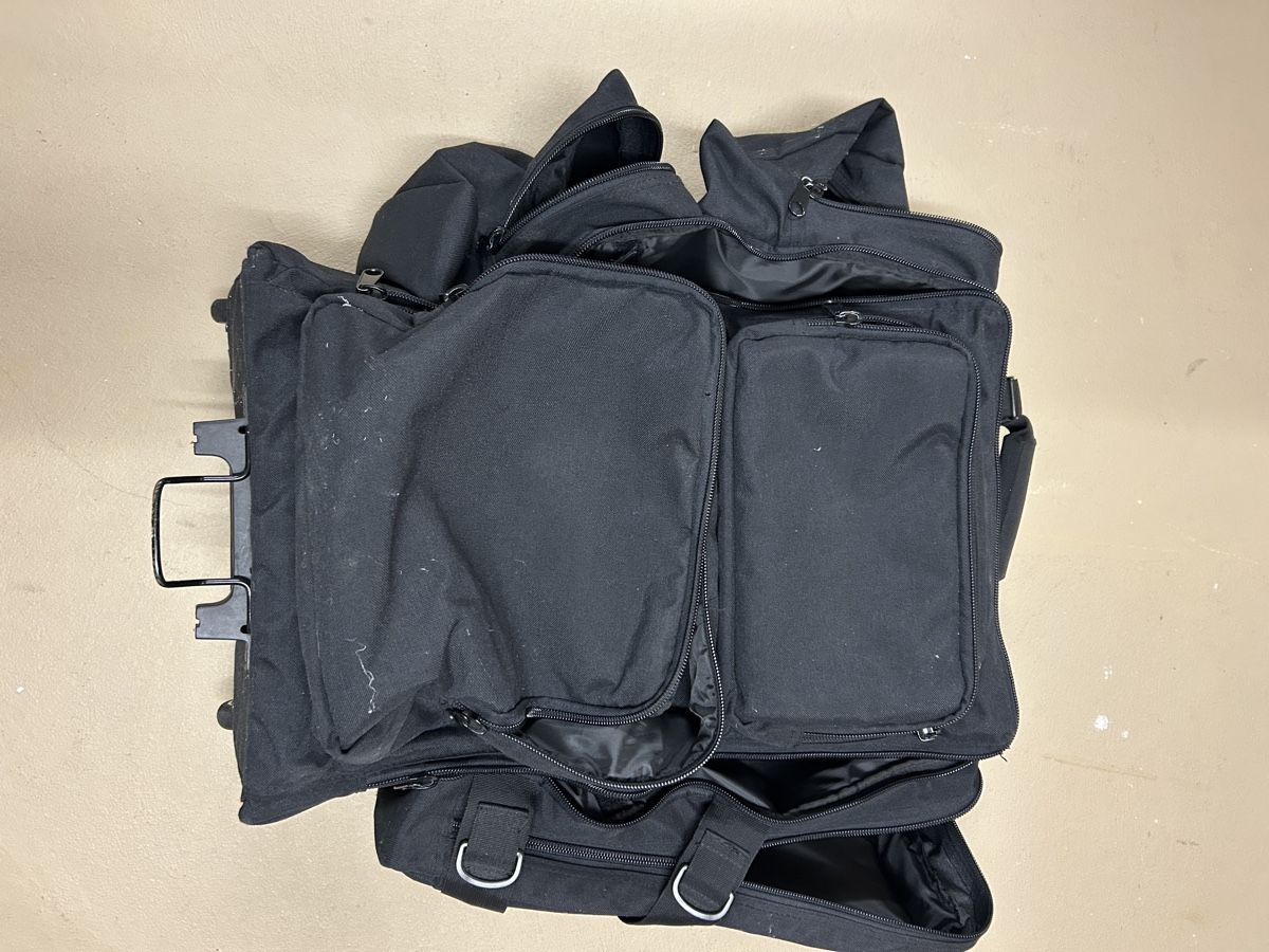 Valises de voyage: Rollkoffer, Reisekoffer mit Rollen – D'occasion à Romanshorn par Engel22 3