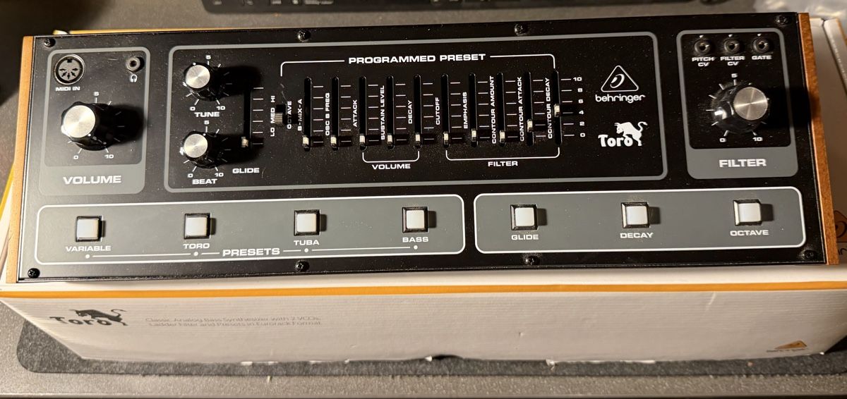 Behringer Strumenti musicali: Synthétiseur analogique Behringer Toro – Usato da fey venduto da Caductilometre