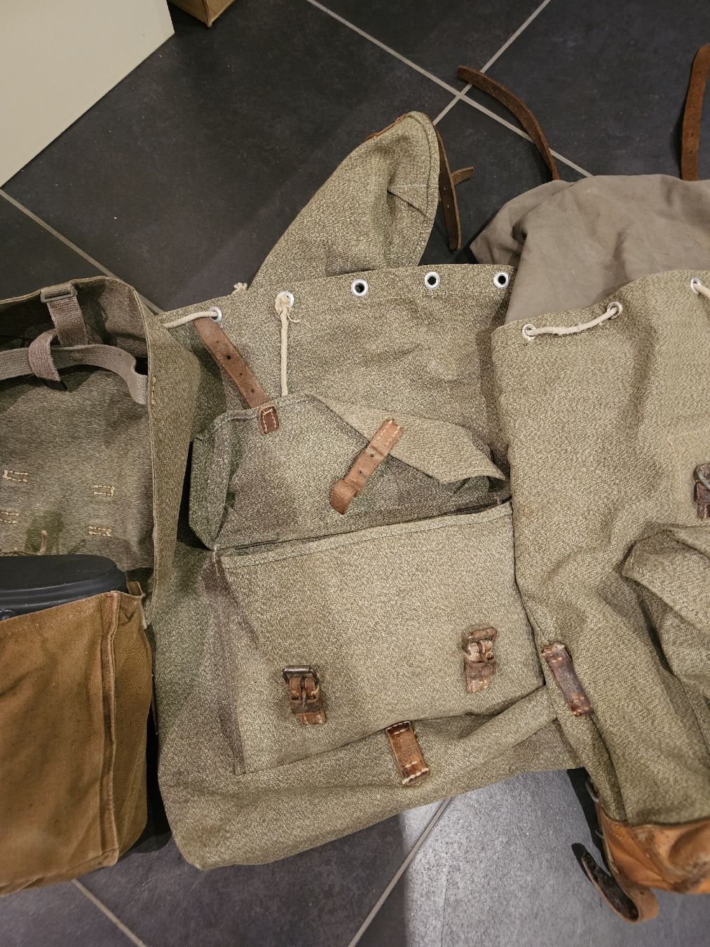 Schweizer Armee Zaini: Armee Rucksack Set – Usato da Dussnang venduto da mech30 2