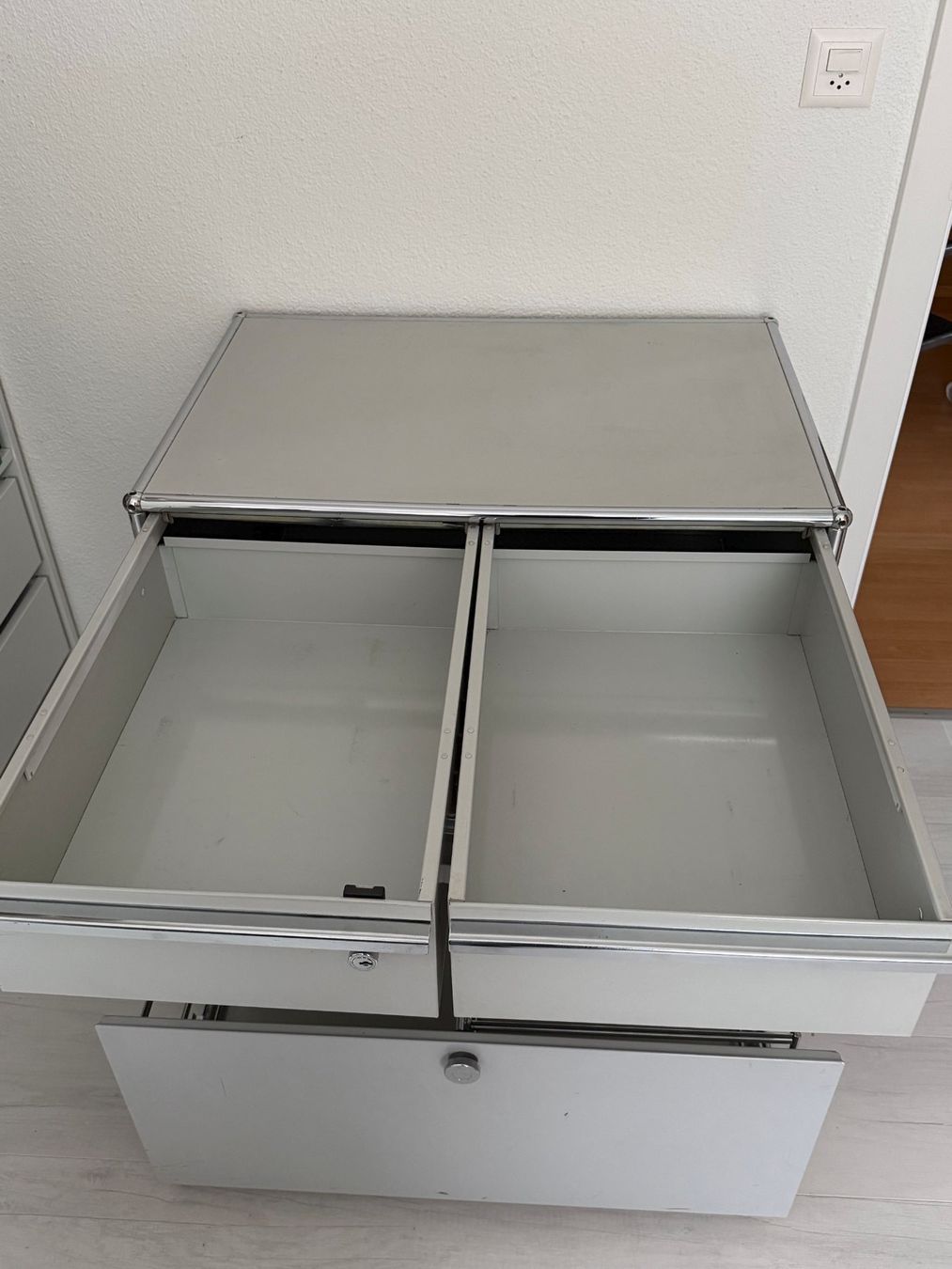 USM Cassettiere: USM Möbel Korpus – Usato da Willisau venduto da Tulso 2