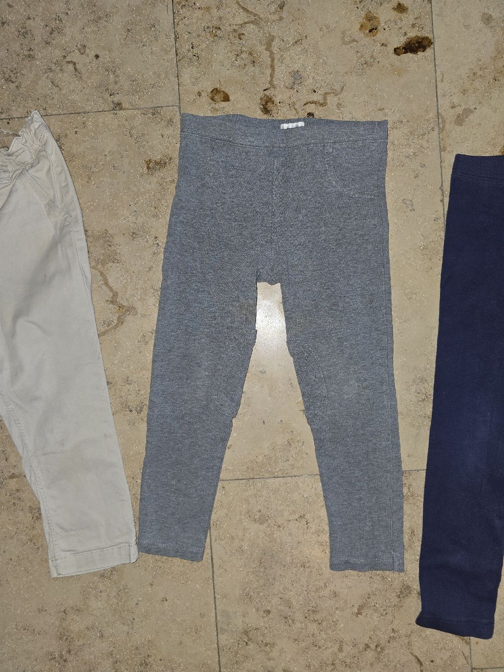 Lotti & Set di vestiti: Kinderhosen, 3er Set, Gr. 98/104 – Usato da Lommiswil venduto da PositiveVibe 2