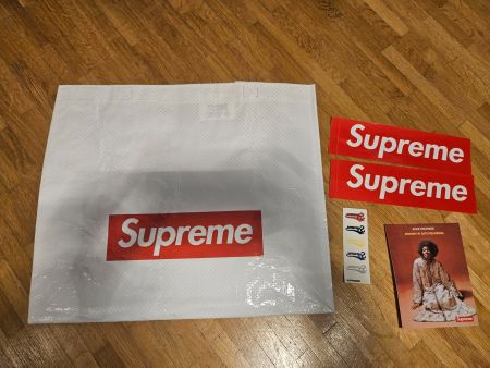 Supreme sac 32x37cm + 4x autocollant