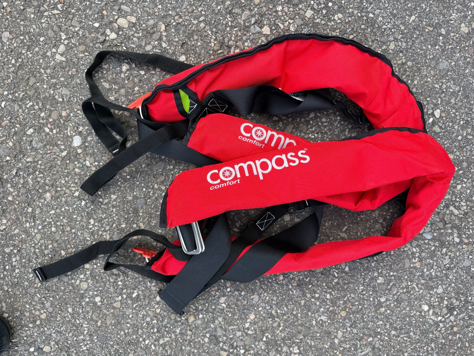 Schwimmwesten: Rote Schwimmwesten Compass, 2 Stück – Defekt aus Oensingen von dh77mc