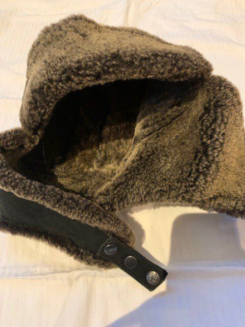 Chapeaux, bonnets & casquettes: Bonnet en daim et fourrure – Neuf (Voir description) à St-Aubin-Sauges par Juliezan 2