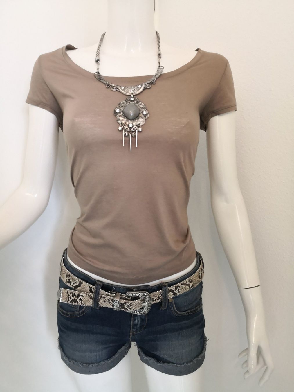Mango T-shirt: 🤩MANGO T-SHIRT BRAUN – Usato da Olten venduto da Naja-Twins-Twins 3