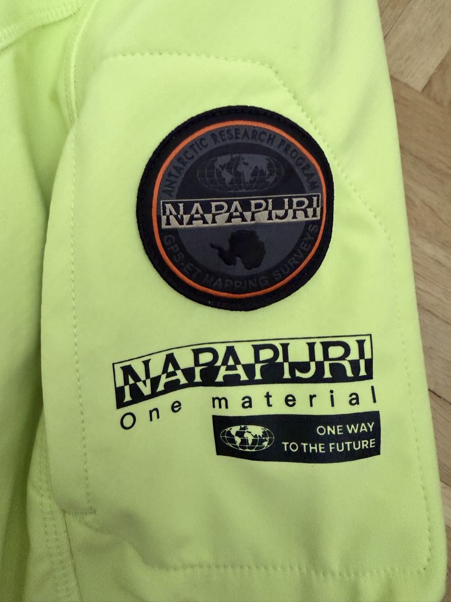 Napapijri Giacche: NAPAPIJRI Jacke Grösse L – Nuovo (secondo la descrizione) da St. Gallen venduto da Youneverwalkalone 2
