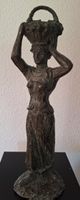 Frau mit Früchtekorb Bronze-Skulptur Eduard Spörri