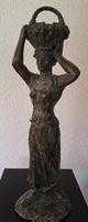 Frau mit Früchtekorb Bronze Skulptur Eduard Spörri