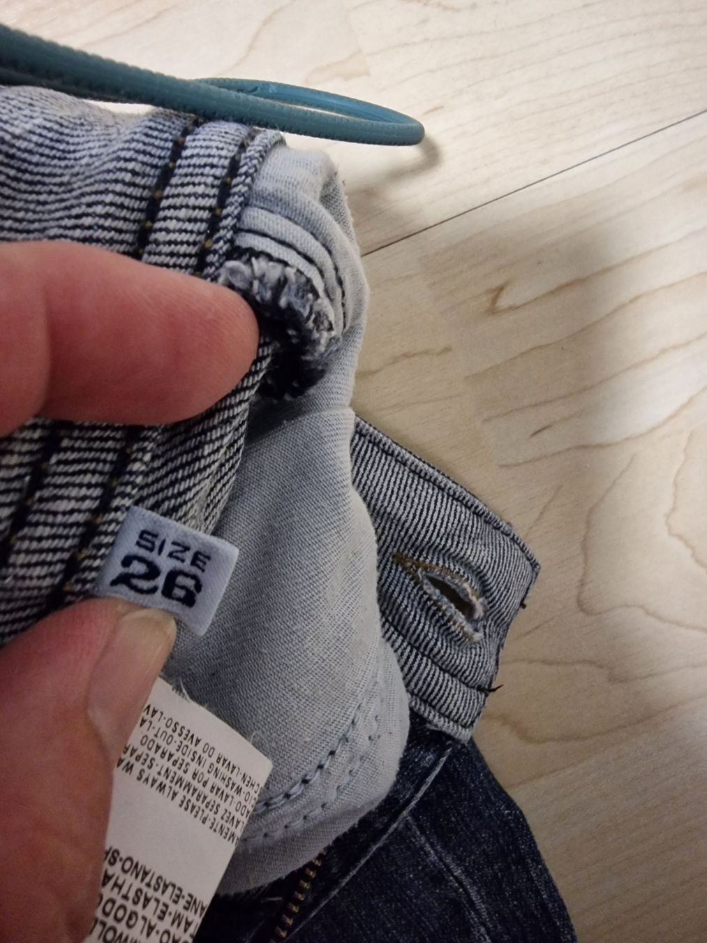 Armani Jeans: Schöne Armani Jeans Grösse 26 – Nuovo (secondo la descrizione) da Knonau venduto da nicdorf 5