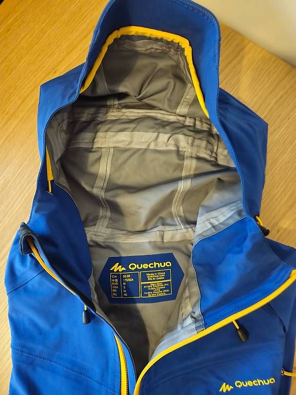 Vestes: Veste imperméable Quechua – D'occasion à Genève par fre_5qz6 1