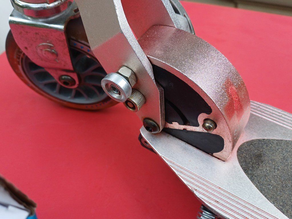 Micro Kickboard: Micro Scooter rot – D'occasion à Bern par Altamora623 1
