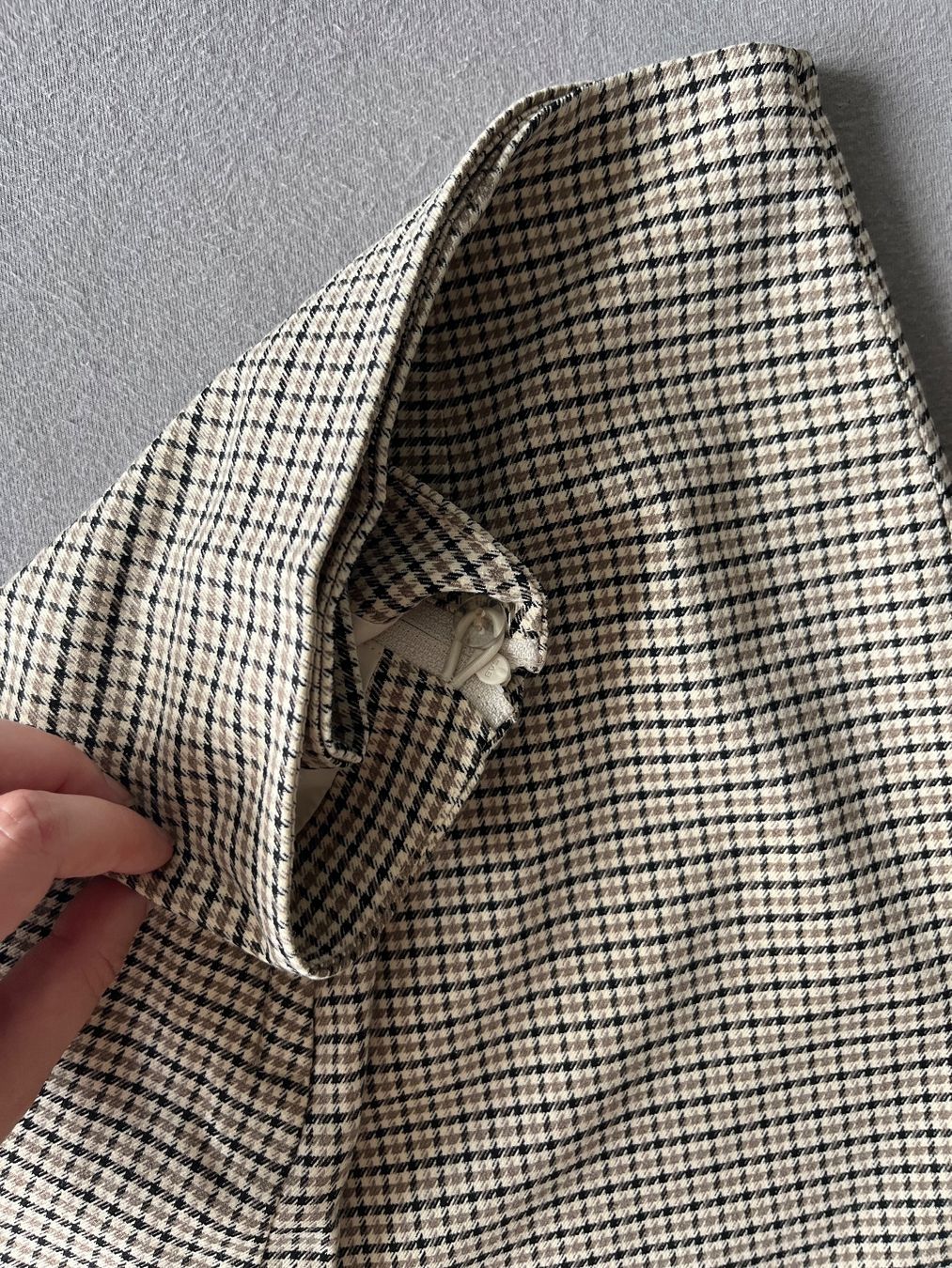 H&M Gonne: Light Beige Miniskirt with classic dogtooth pattern – Nuovo (secondo la descrizione) da Zürich venduto da ana_h52x 3