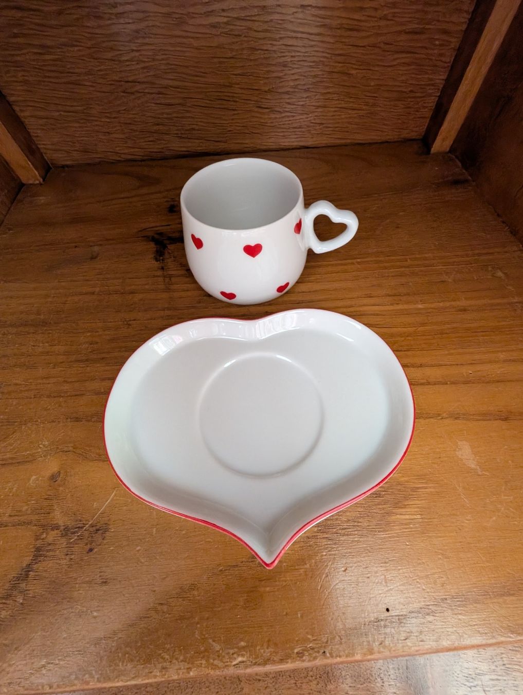 Tazze: Tasse mit passender Untertasse, Herzförmig – Usato da Meiringen venduto da kaufhie 1