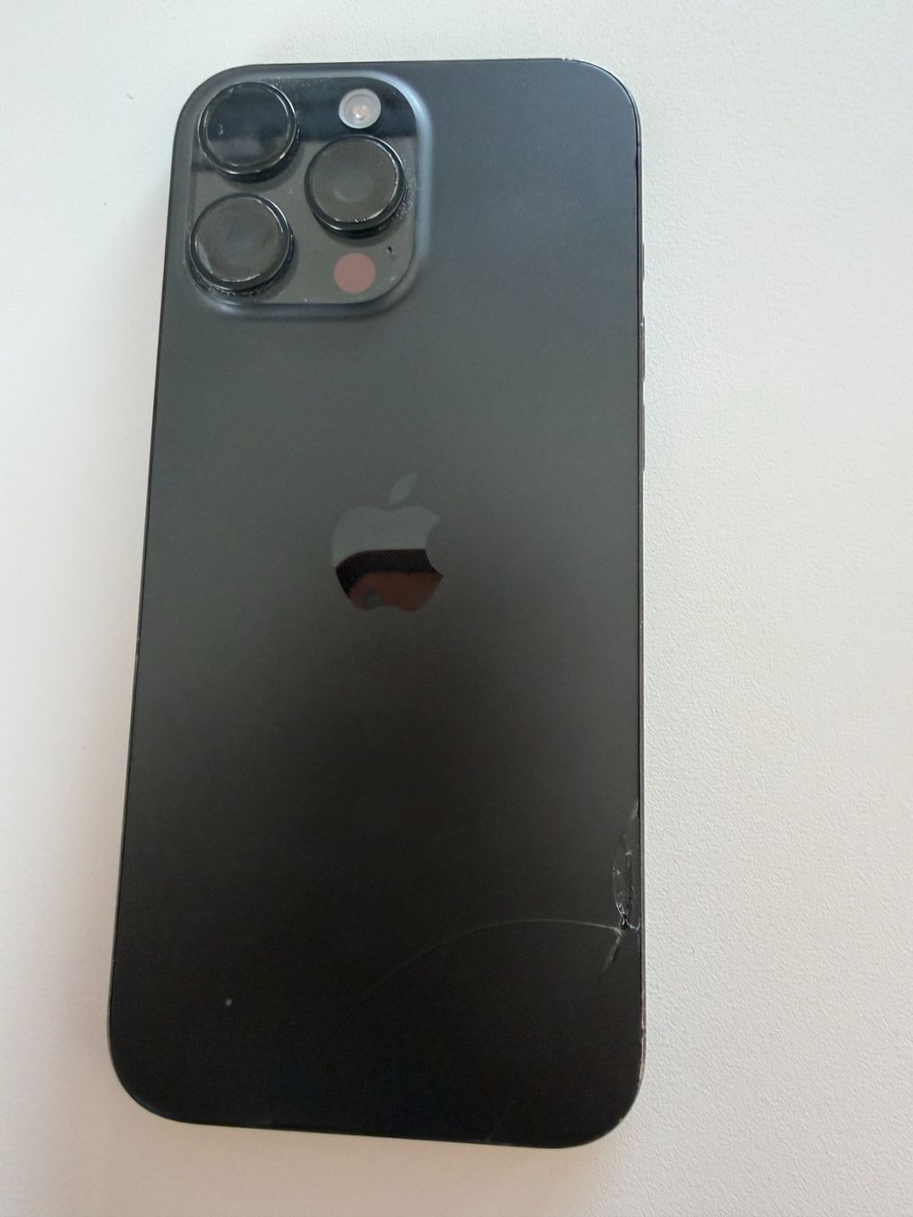 Apple Telefoni cellulari / Smartphones: iPhone 16 Pro Max | 256 GB | Gebrauchsspuren – Usato da Mellingen venduto da Zurich2021