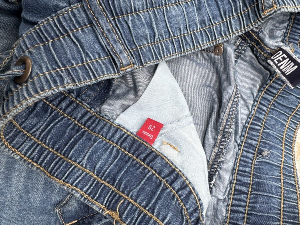 Jeans: Denim 3/4 Jeans,Grösse 29 – Usato da Visp venduto da Pastis 3