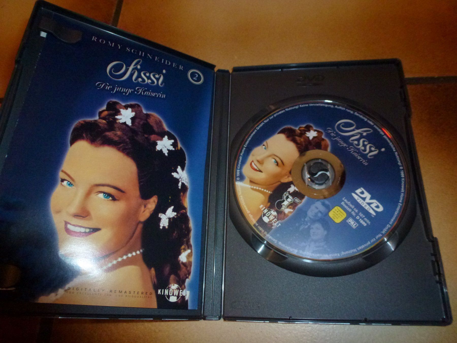 Tutti i DVDs: Sissi - Die Junge Kaiserin (DVD) – Usato da Olten venduto da Disc-Verkauf 1