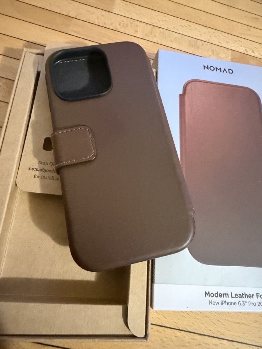 Cover & Protezioni schermo: IPhone 16 pro Nomad Modern Leather Case  Brown – Usato da Flumserberg tannenboden alp venduto da pedroredshoes