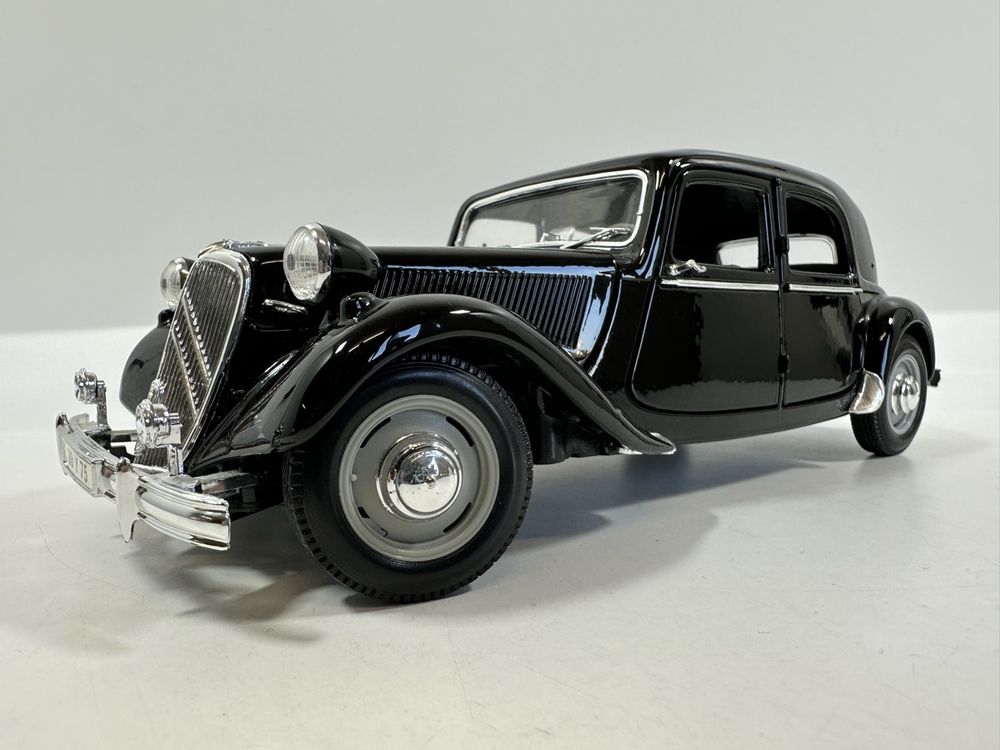 Maisto Citroën 15CV Traction 6 Cyl - 1/18, En Boîte C2