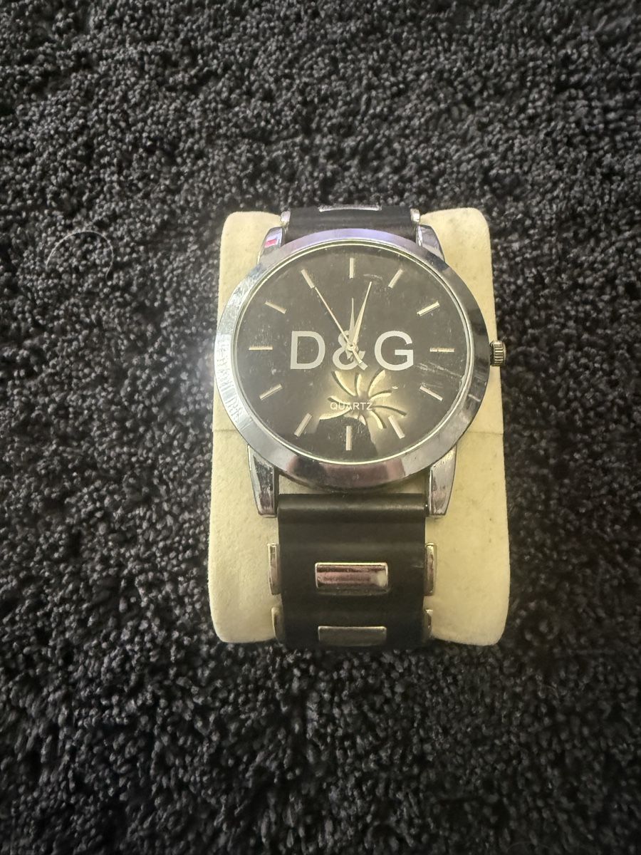 Dolce & Gabbana Uhren: Dolce&Gabbana Uhr Schwarz/Silber – Gebraucht aus Oberentfelden von rarea 2