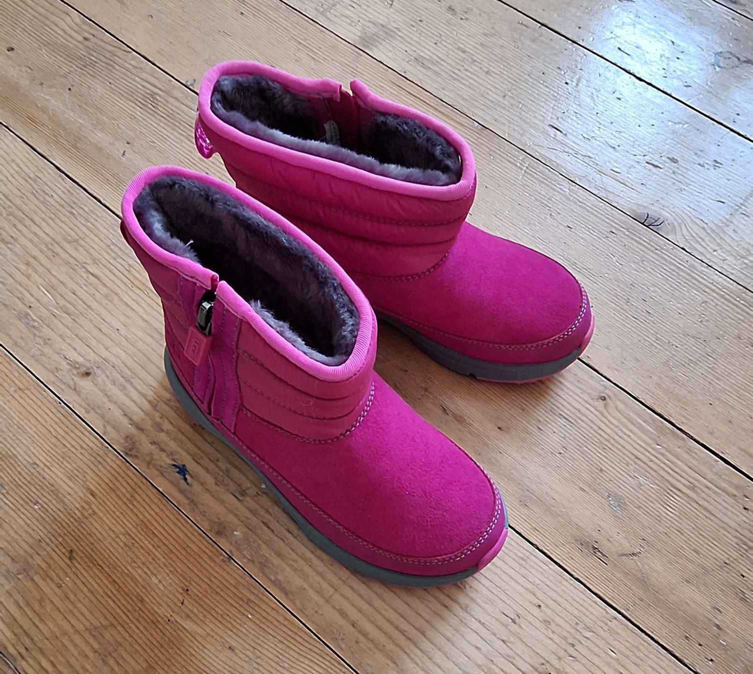 Ugg Schuhe für Jungen: Neuer UGG Winterstiefel Gr. 30/31 – Neu und originalverpackt aus Bern von Hope10 3