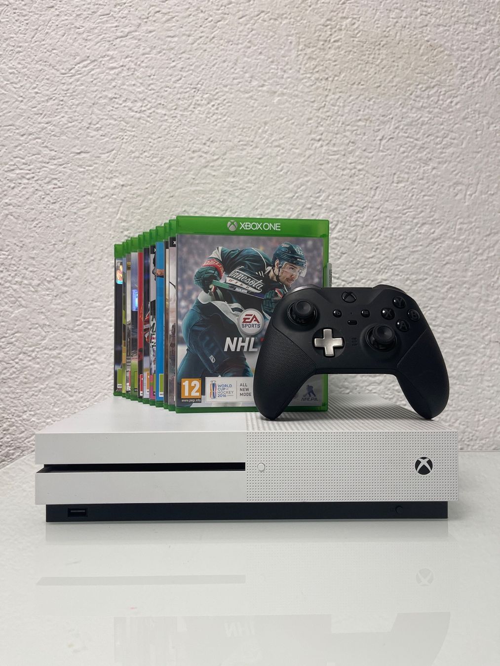 Microsoft Consoles: Xbox One S + Controller Elite + Giochi - perfetta! – D'occasion à Brissago par jmm_65pl
