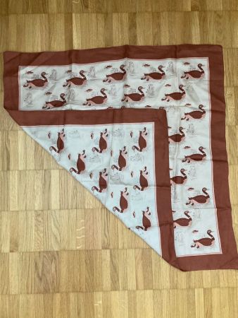 Elegantes Foulard Flamingo Muster, Übergangszeit