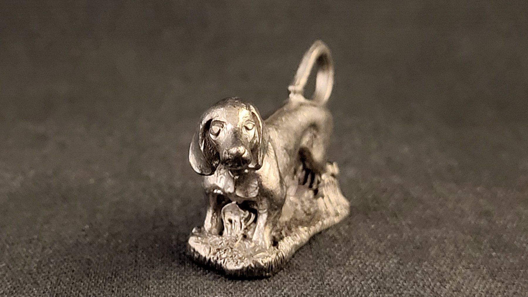Statuette: Kleiner Metall-Dackel "IV" – Usato da Basel venduto da spinne02 1