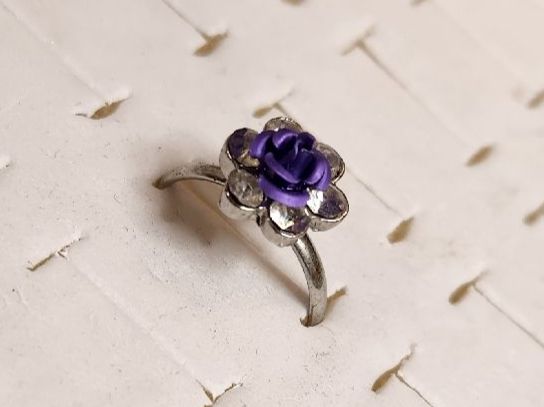 Anelli: Bague ajustable, fleur mauve et strass – Nuovo (secondo la descrizione) da Territet venduto da Cenh 1