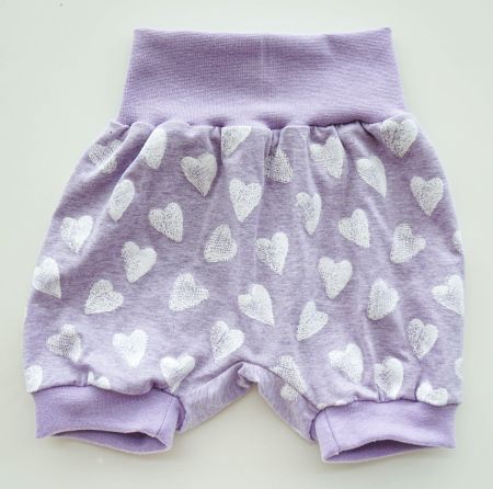 Kurze Pumphose mit Herzen/Lila Gr.86/92 - NEU