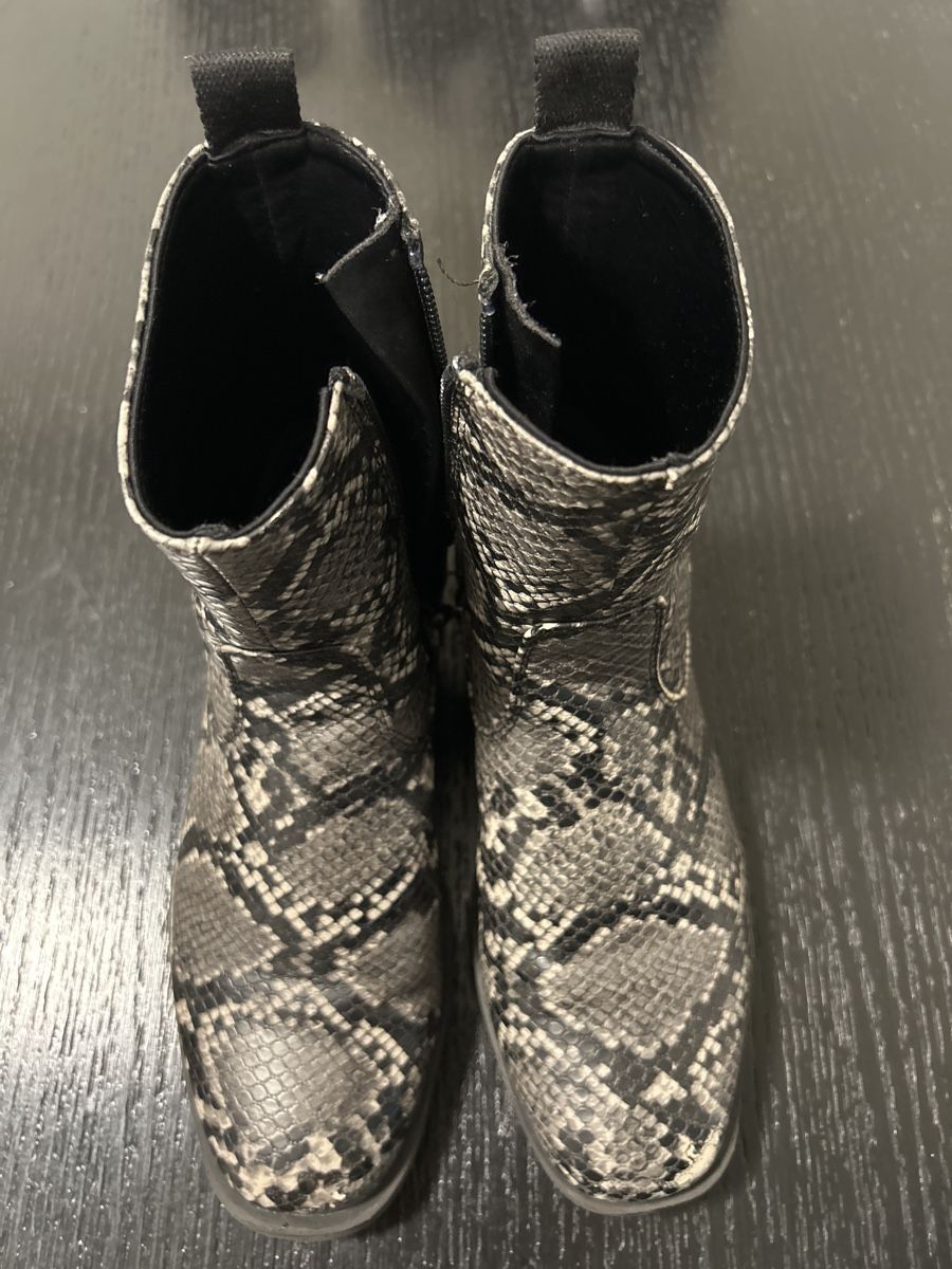 Zara Scarpe per ragazze: Zara Stiefeletten Gr. 34 Schlangenmuster – Usato da Salenstein venduto da sehrgut