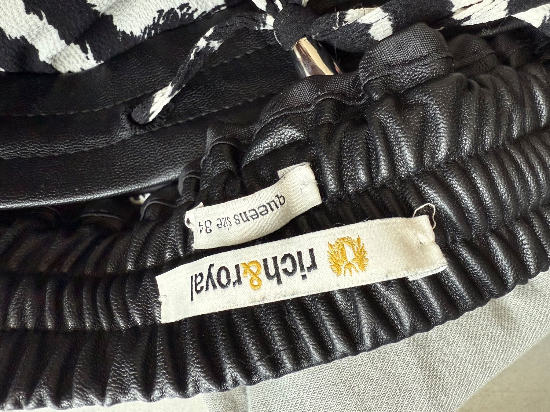 Pantaloni: Rich &rayal hose – Usato da visp venduto da Kmemo1 3