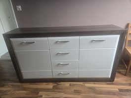 Kommode dunkles Holz weiss Front