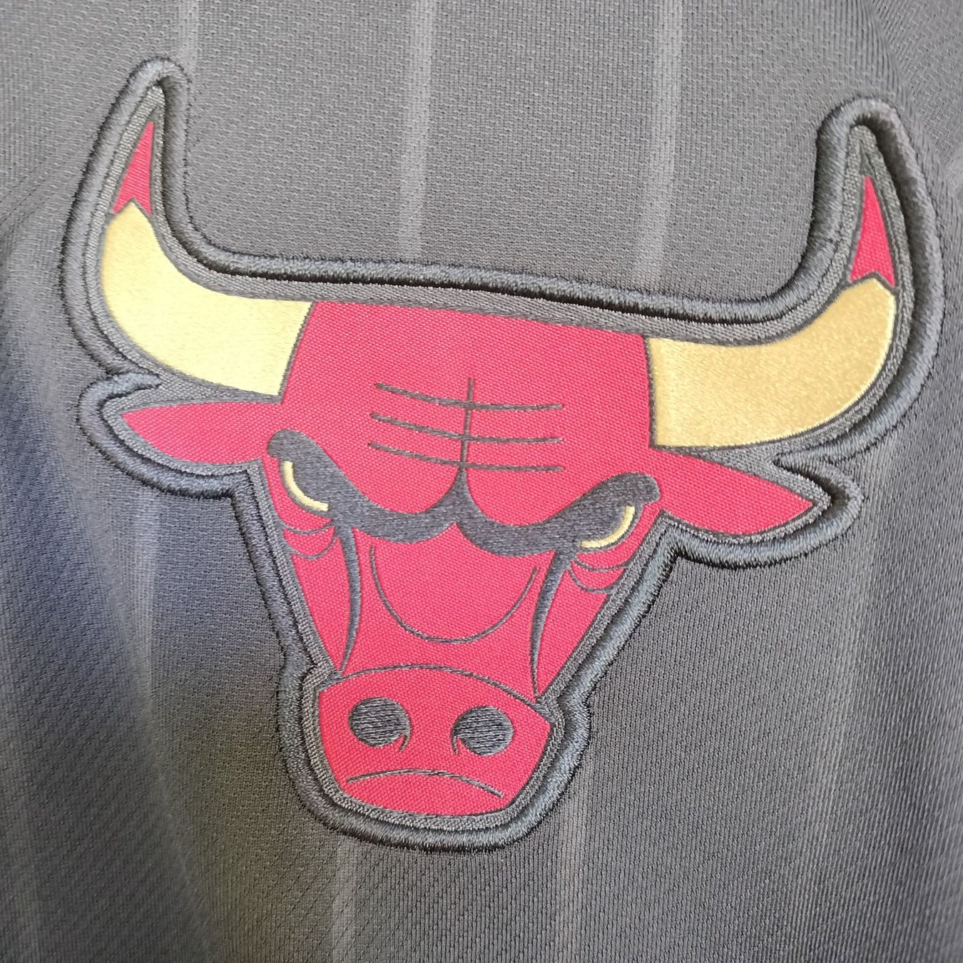 Pullover & Sweatshirts: NBA CHICAGO BULLS THERMO SWEATSHIRT // Gr. L – Gebraucht aus Bern von SportsMemos 2