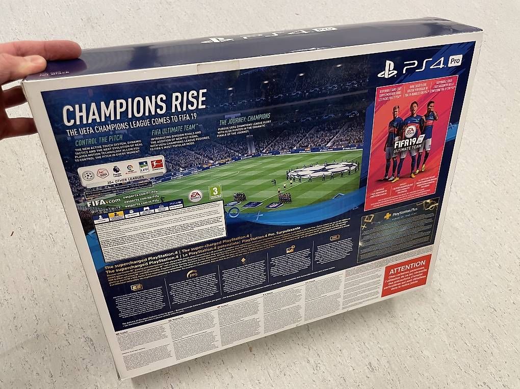 Consoles: PlayStation®4 Pro, PS4 Pro 1TB – D'occasion à Basel par guldblomst 3