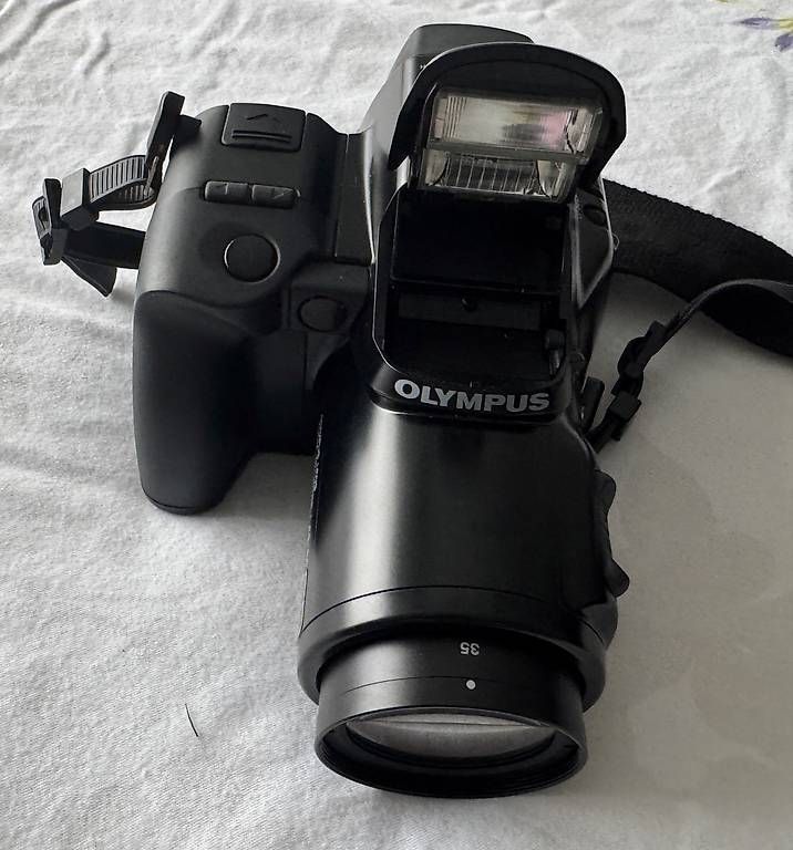 Fotocamera: Olympus is 1000 – Usato da Heerbrugg venduto da lamm