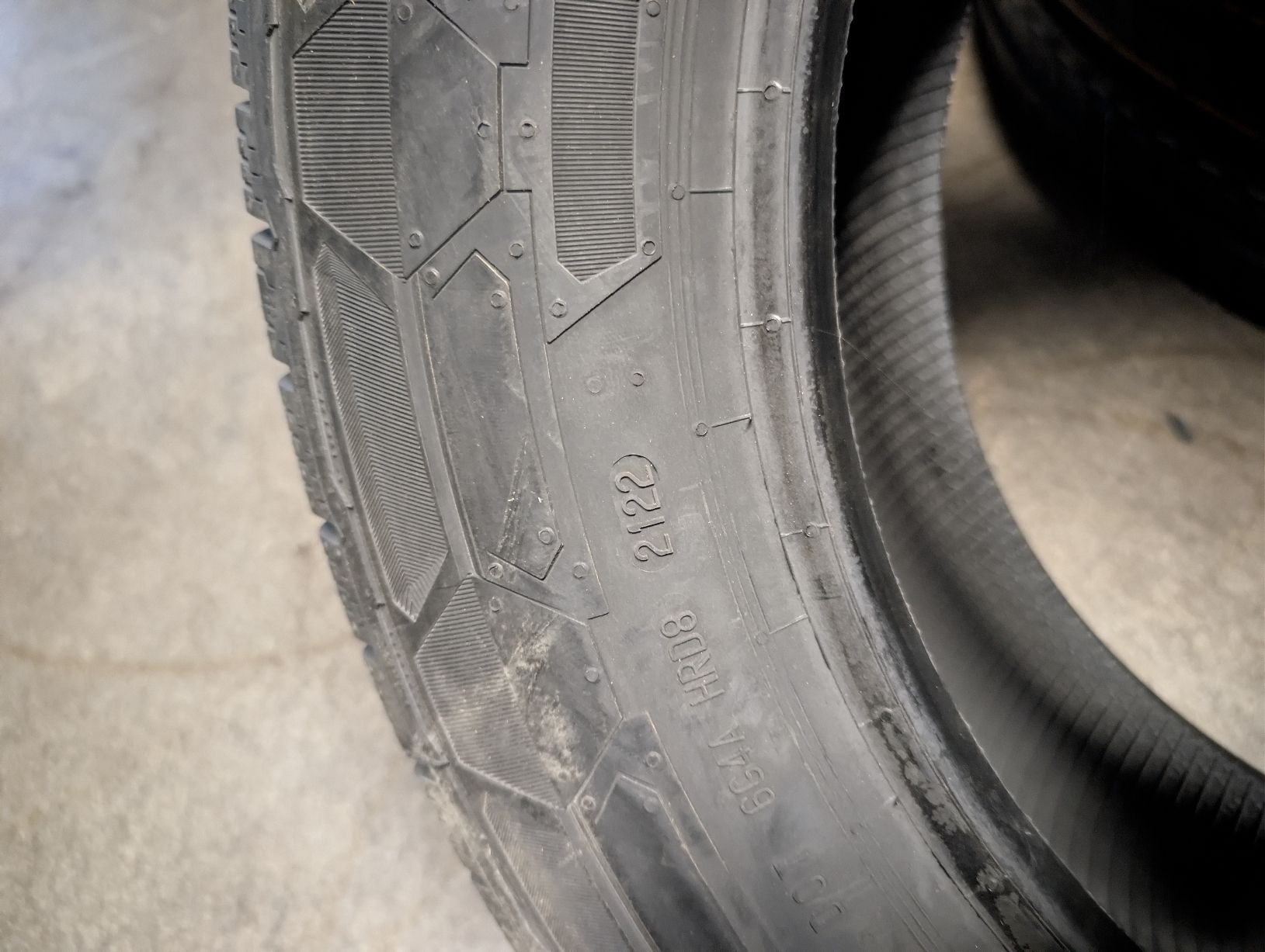 Continental Pneumatici & Ruote complete: 215/60/16C  Winterreifen – Nuovo e nell'imballaggio originale da Dürrenäsch venduto da Pneu-Idris 3