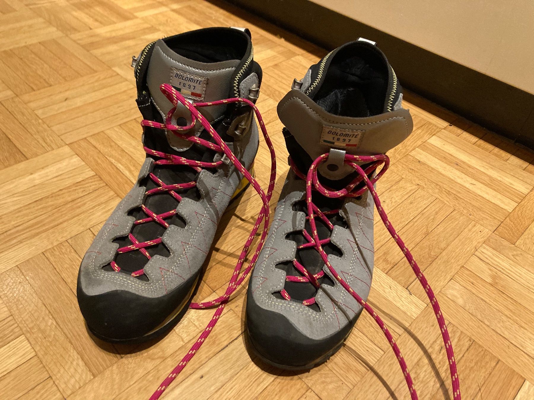 Damenschuhe: Steigeisenfeste Wanderschuhe Dolomite – Gebraucht aus Basel von wd-07