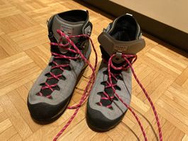 Steigeisenfeste Wanderschuhe Dolomite