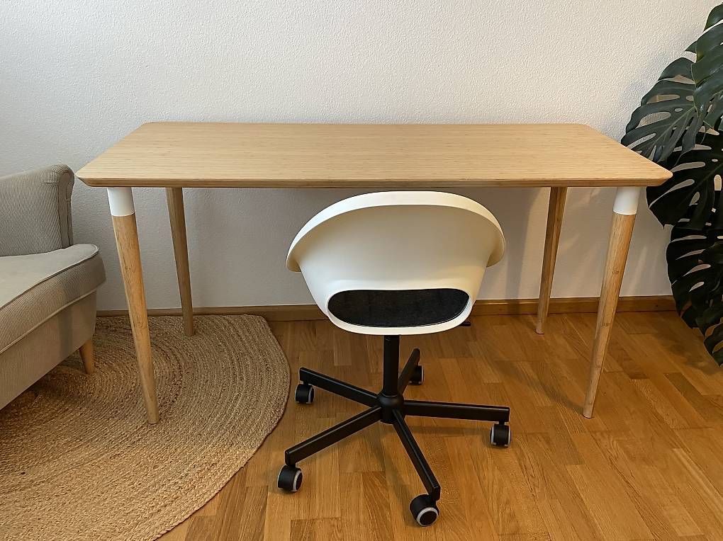 Bureaux: Schreibtisch Ikea Anfallare 140x65 – D'occasion à Binningen par B.Weisskopf 1