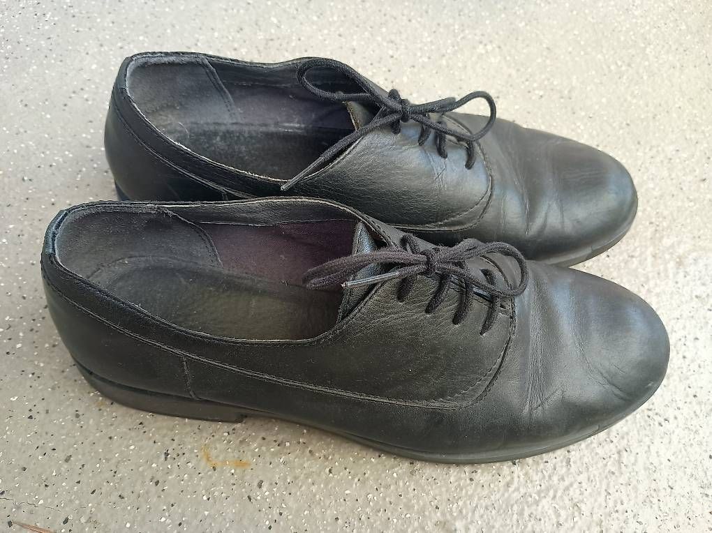 Camper Scarpe da donna: Schwarze Schuhe von Camper Grösse 39 – Usato da Zürich venduto da Melianea