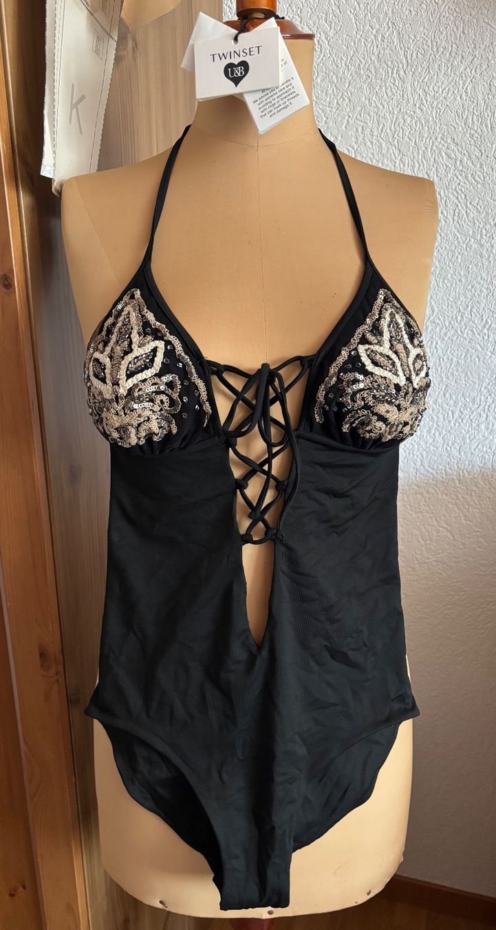 Costumi da bagno & Bikini: Twinset Badeanzug mit Stickerei – Usato da Thun venduto da annis_needful_things 3