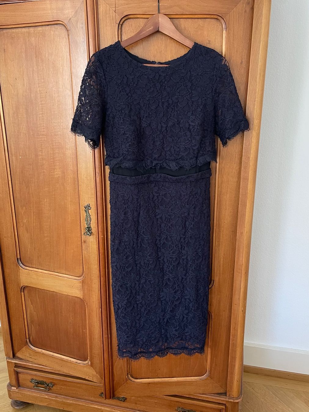 Vestiti: Ashley Brooke Elegantes Spitzenkleid blau Gr. 38 – Usato da Zürich venduto da ElaLeonEla