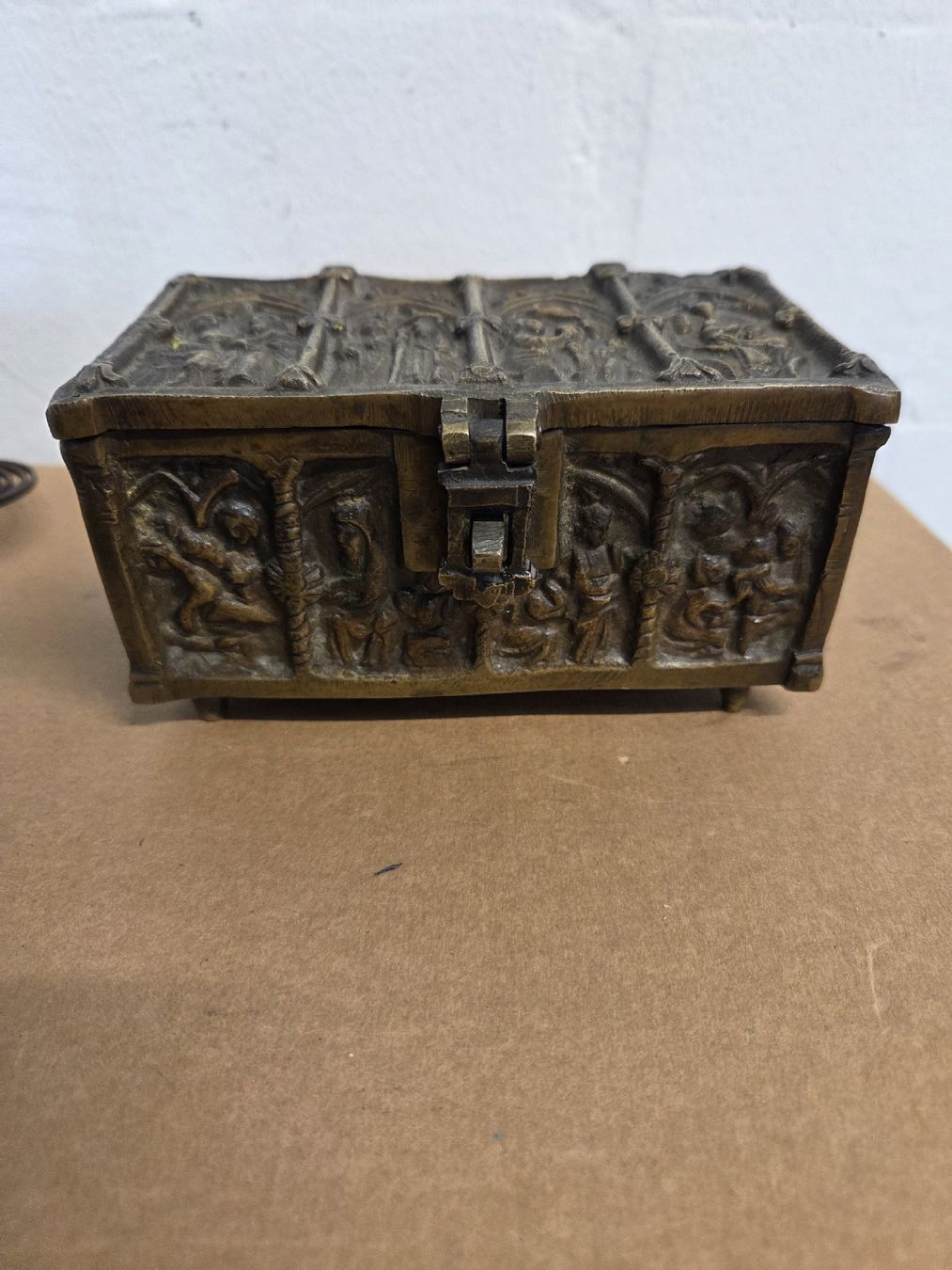 Barattoli: Antike Schmuckschatulle aus Bronze mit Relief – Usato da Dietikon venduto da Allegra34 7
