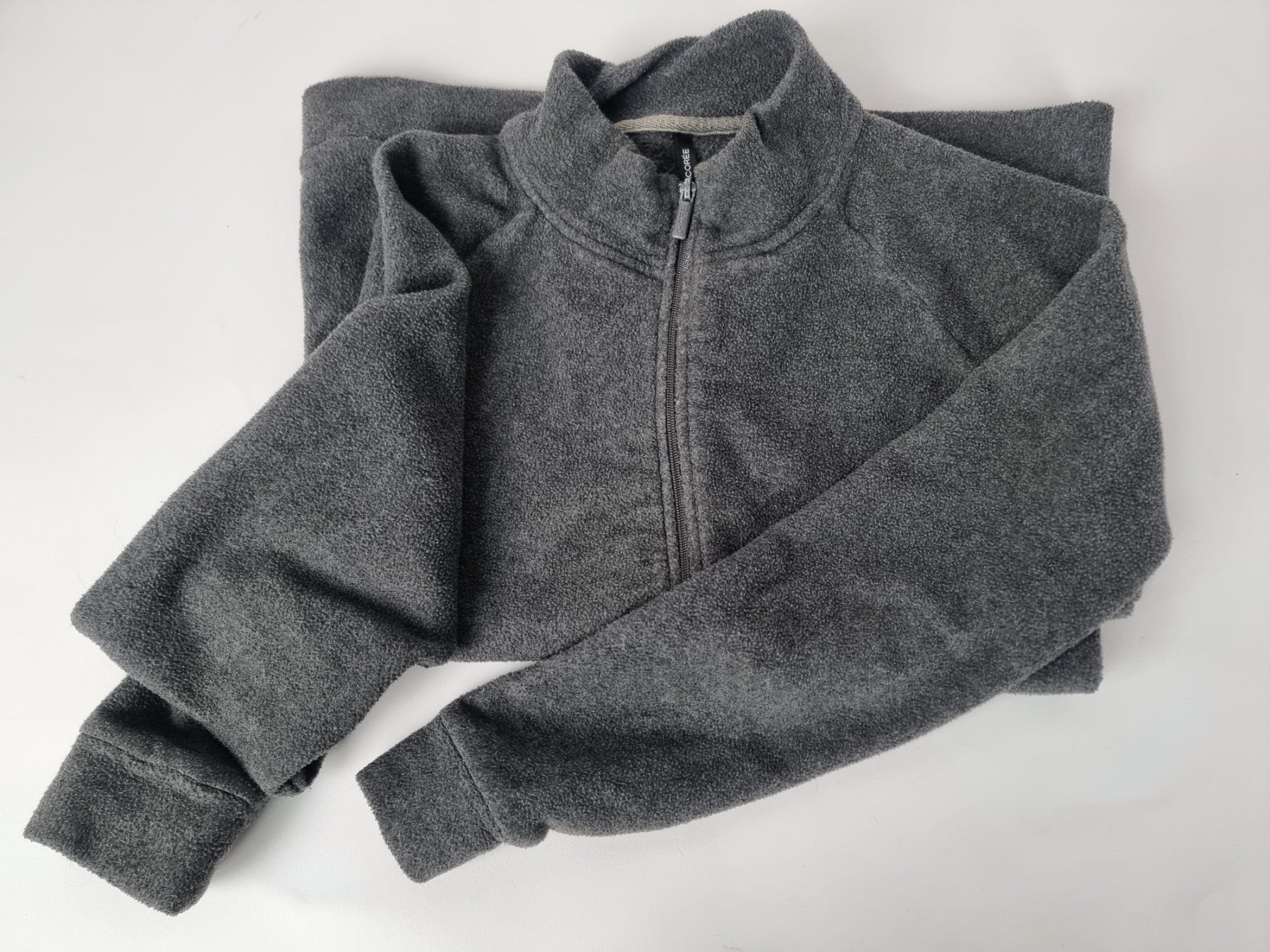 Maglioni & Felpe: Grauer Faserpelz Pullover – Usato da Urtenen-Schönbühl venduto da Restwert_Schoenbuehl 2