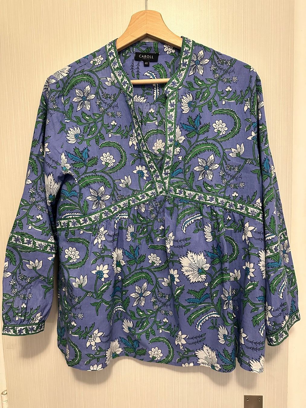 Caroll Camicette: Caroll Bluse mit Blumenmuster blau Grösse 40 – Usato da Bülach venduto da Jubet