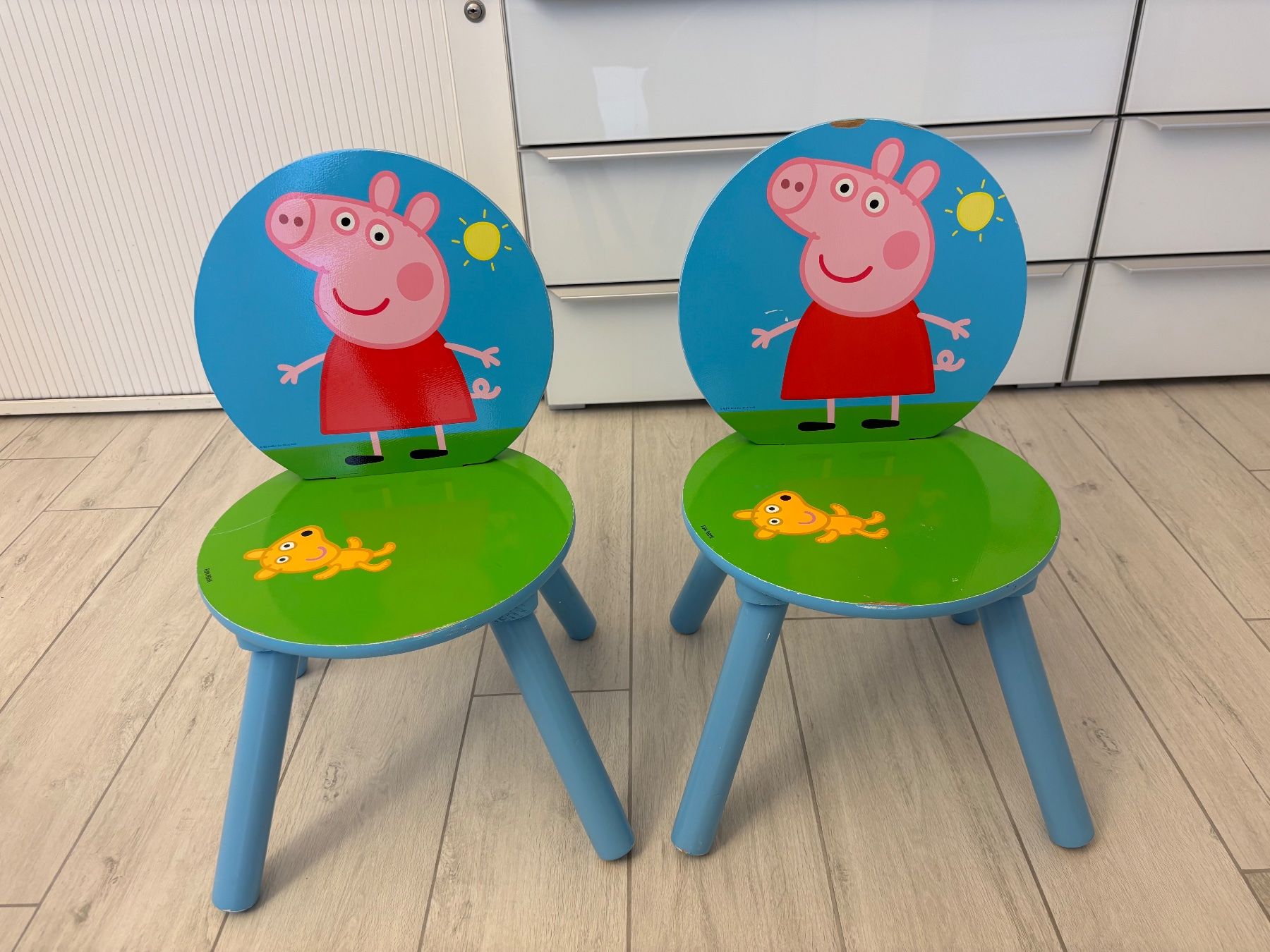 Set di tavolo e panche: Kindertisch mit 2 Stühlen - Peppa Wutz – Usato da Walenstadt venduto da Fcbayern7 5